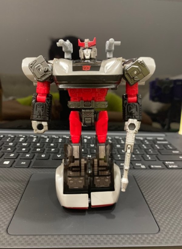 FIRST LOOK   Transformers Siege Ratchet And Bluestreak In Hand  (2 of 2)